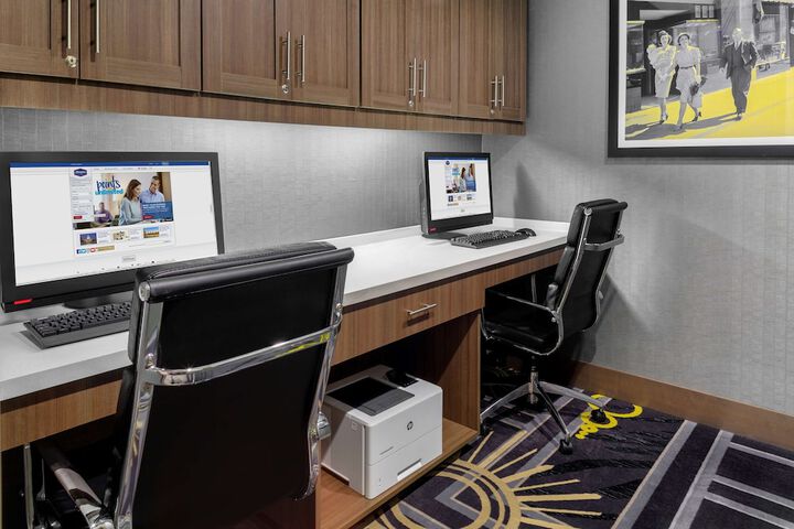 Business Center 31 of 31