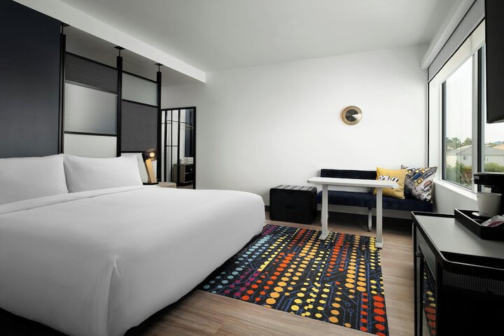 Room 8 of 25