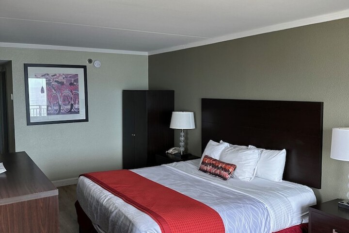 Room 13 of 28