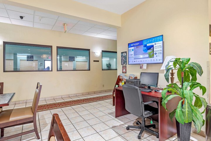 Business Center 19 of 19