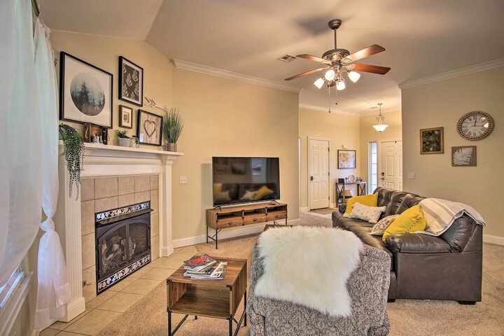 Bella Vista Home: Steps to Mountain Biking Trails!