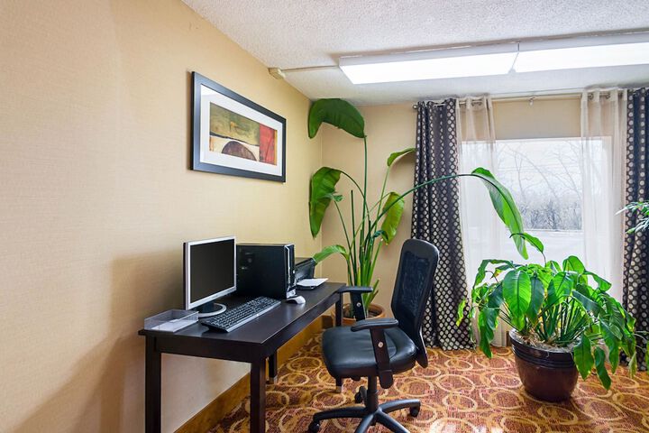 Business Center 26 of 26