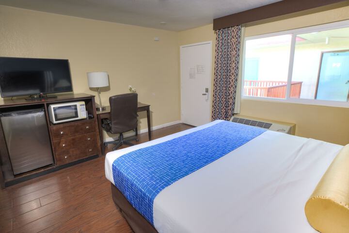 Room 10 of 17