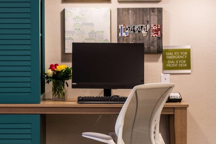 Business Center 27 of 27
