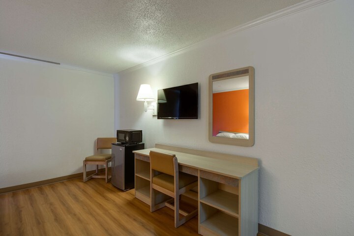 Room 21 of 28
