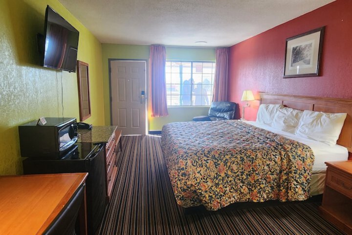 Room 25 of 32
