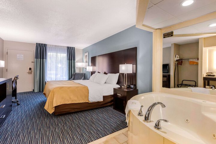 Room 17 of 37