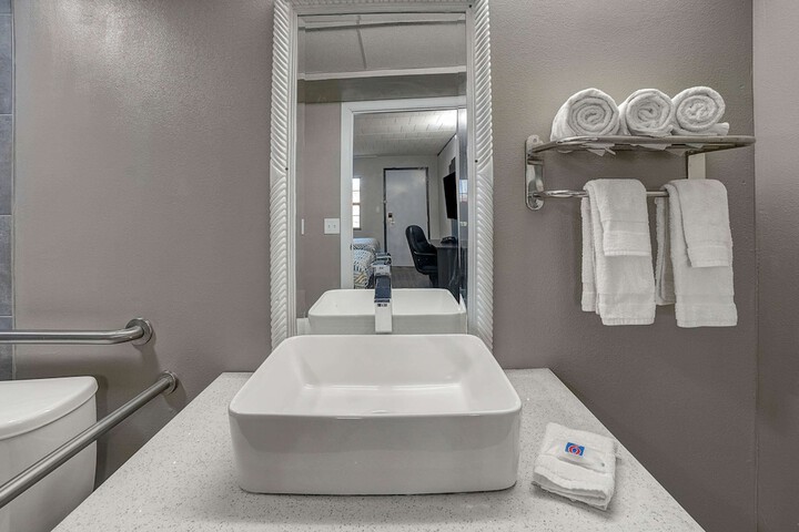 Room 25 of 29