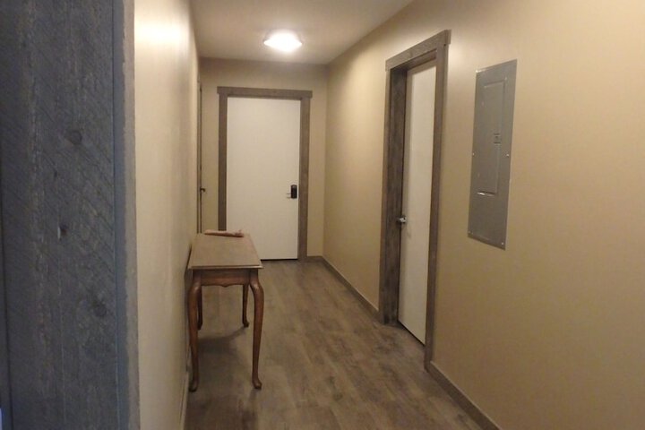 Ballroom/Hall 32 of 33