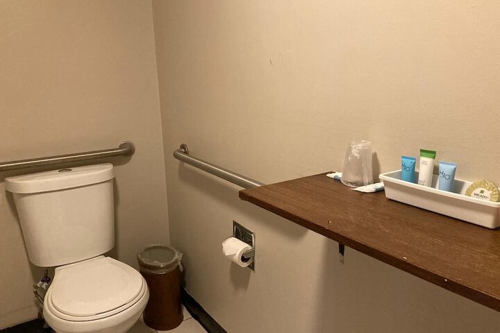 Room 33 of 99