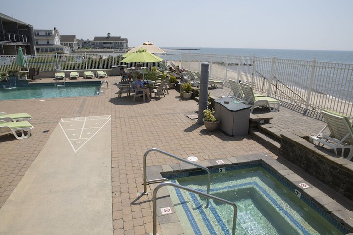 The Corsair & Cross Rip Oceanfront Resort