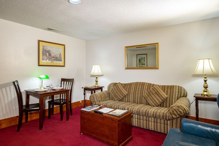 Room 33 of 48