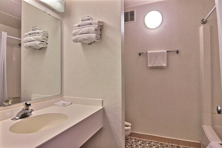 Room 11 of 27
