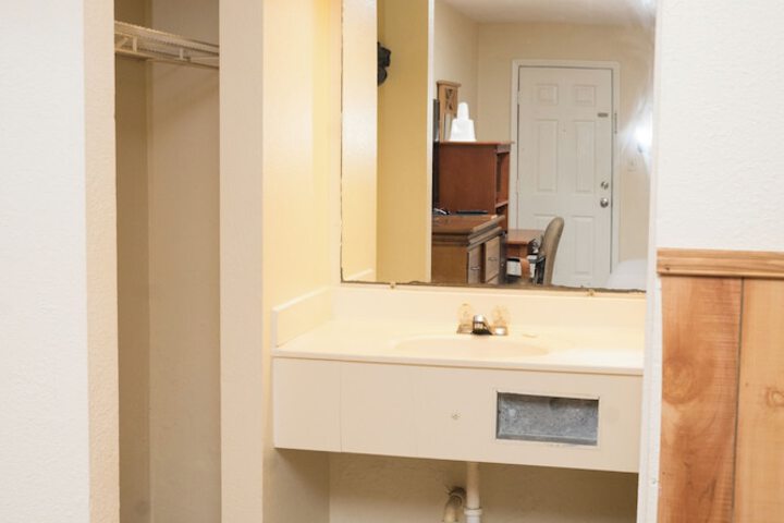 Room 6 of 24