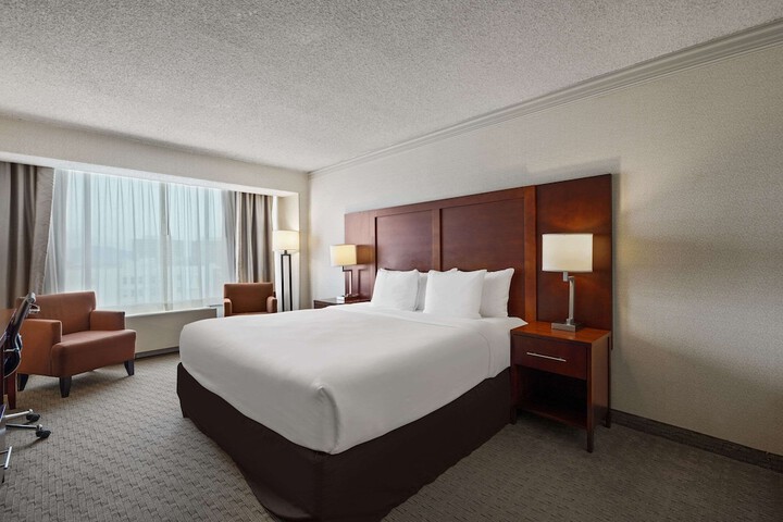 Room 44 of 77