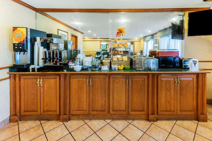Breakfast/Coffee Service 26 of 30