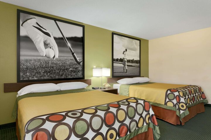 Room 10 of 12