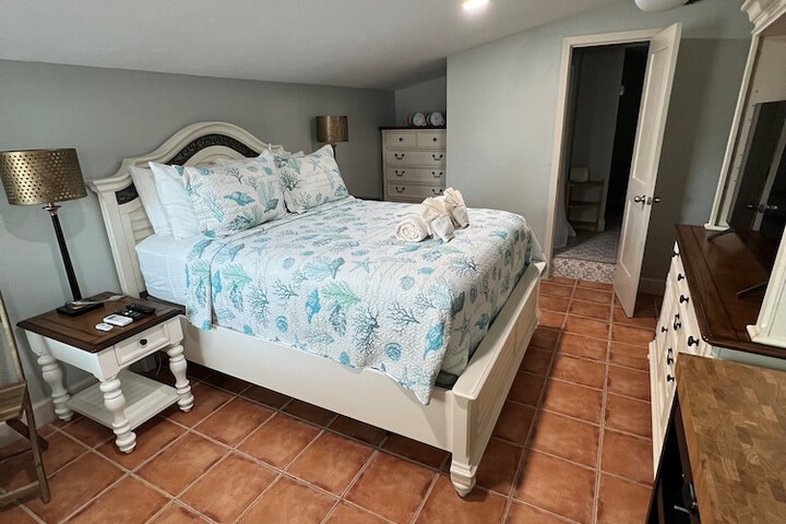 Tarpon Tale Inn