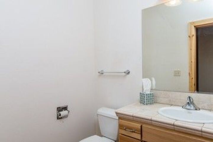 Spacious and Bright near Kings Beach by RedAwning