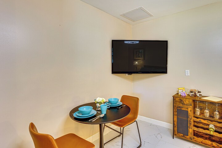 Peaceful Loxahatchee Apartment w / Covered Porch