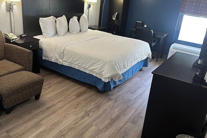 Room 17 of 32
