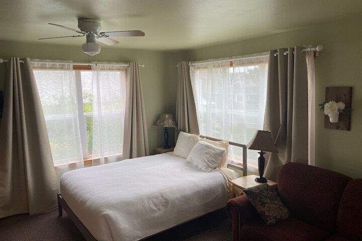 Room 33 of 37