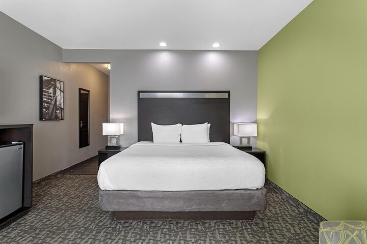 Best Western Plus Bay City Inn & Suites