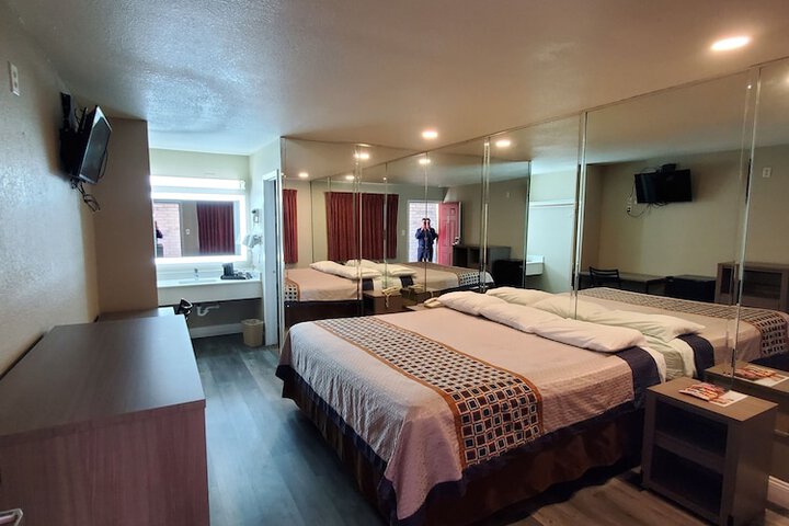 Room 16 of 30