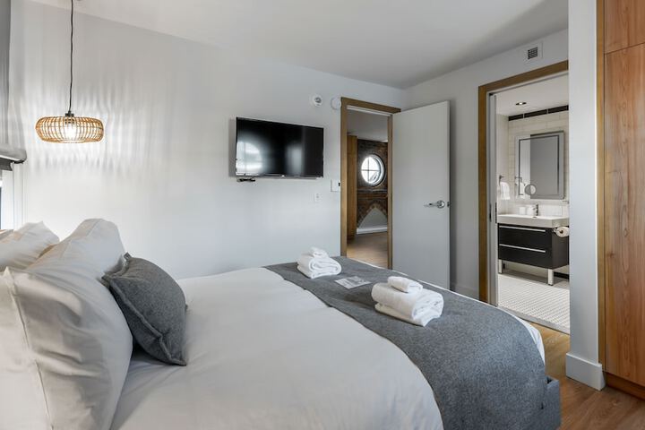 Room 47 of 91