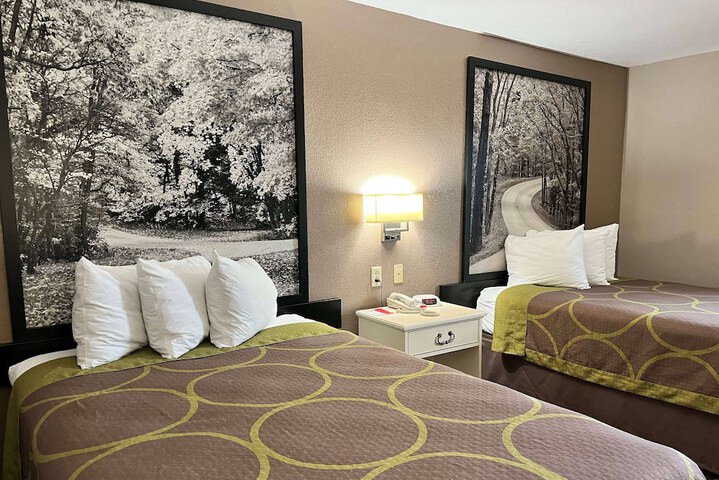 Super 8 by Wyndham Indianapolis / Emerson Ave