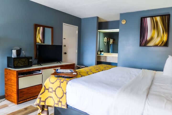 Room 42 of 85