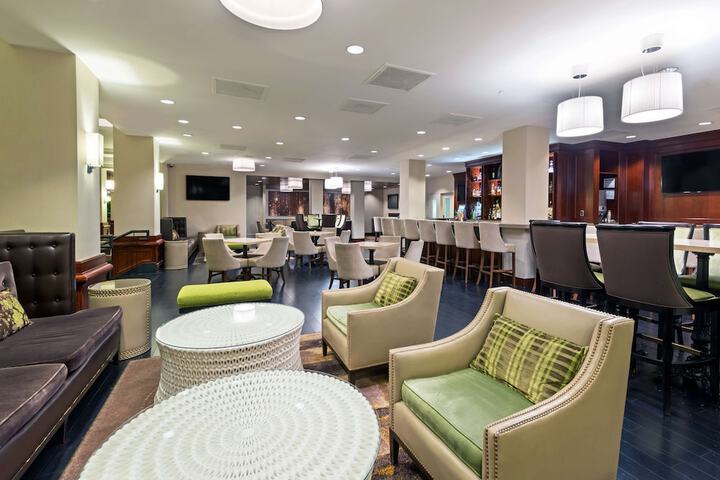 Lounge 119 of 125