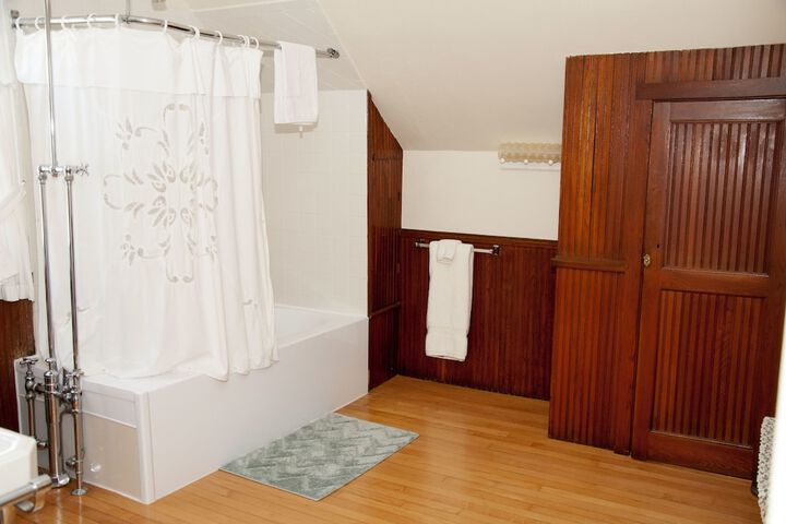 Room 13 of 22