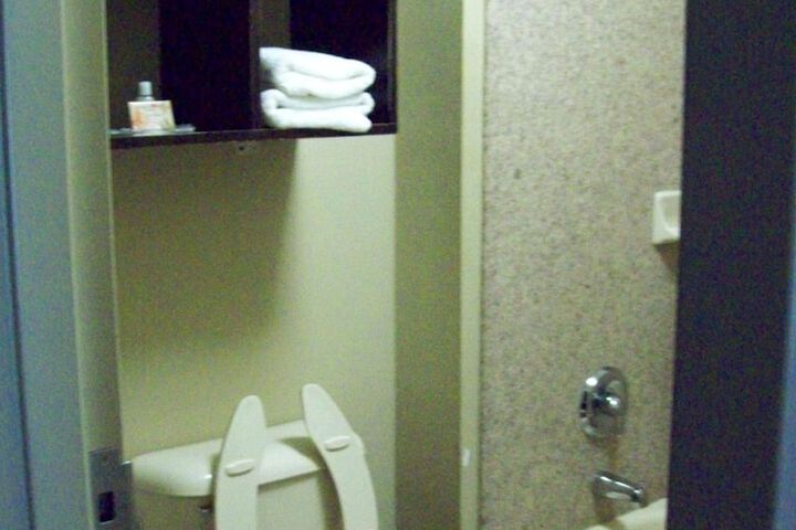 Room 15 of 33