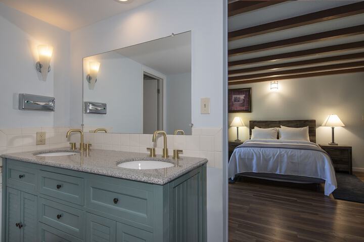 Room 28 of 125