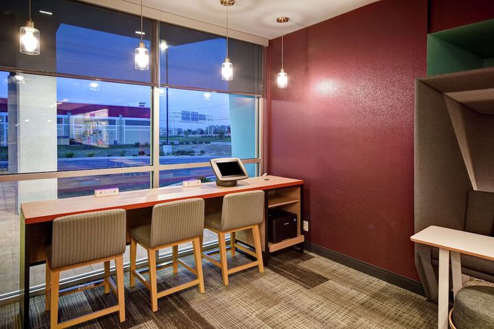 Business Center 46 of 46