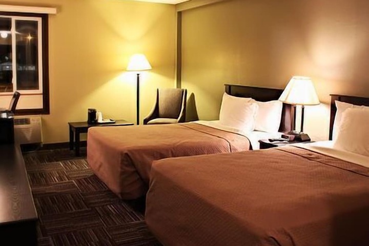 Sunlac Inn Devils Lake
