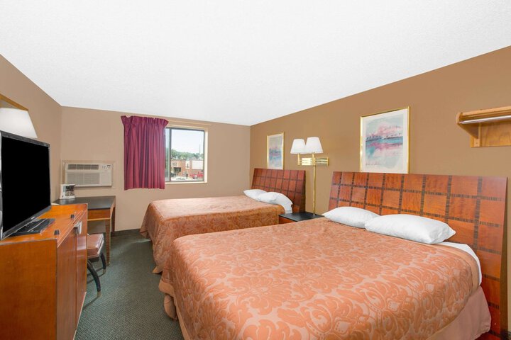 Room 9 of 16