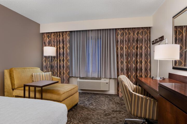 Hampton Inn & Suites Rockville Centre