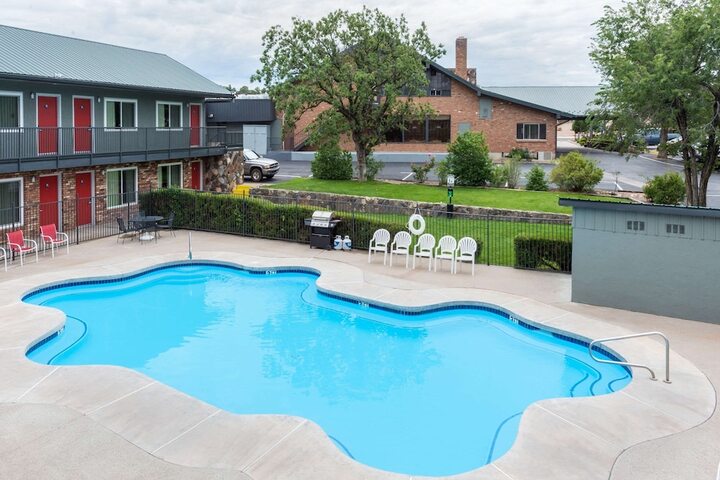 Pool 18 of 72