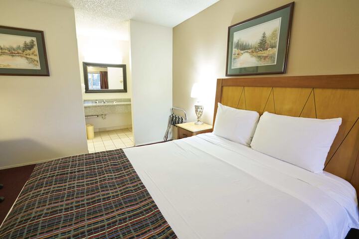Room 13 of 32