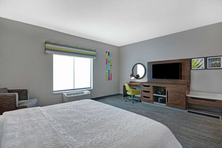 Room 33 of 47