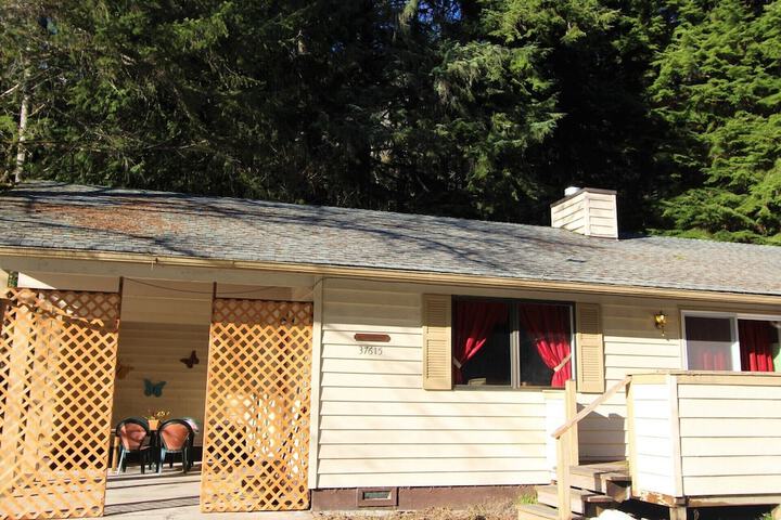 Alexanders Lodge