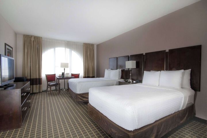 Clarion Inn & Suites Miami International Airport