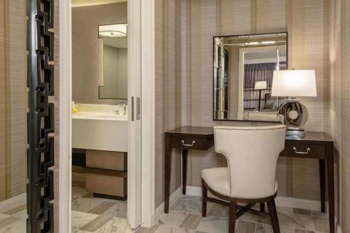 Room 32 of 197