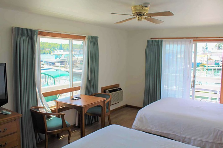 Room 20 of 142