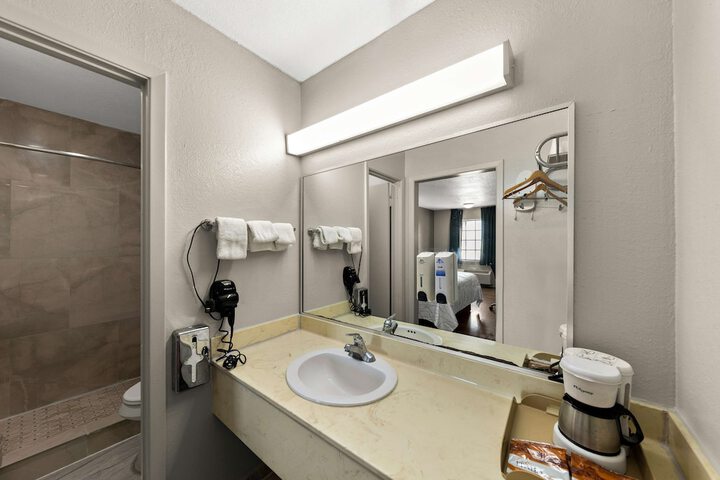 Room 13 of 30