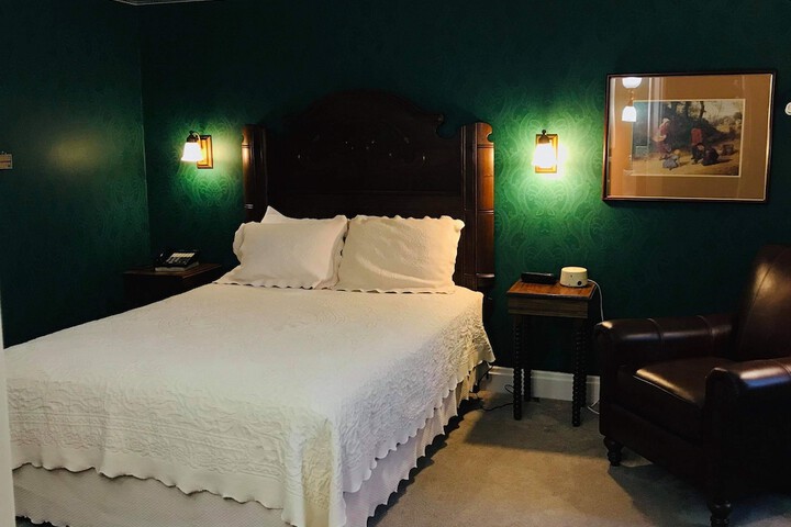 Room 48 of 61