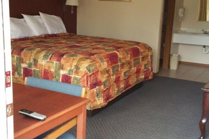 Room 9 of 25