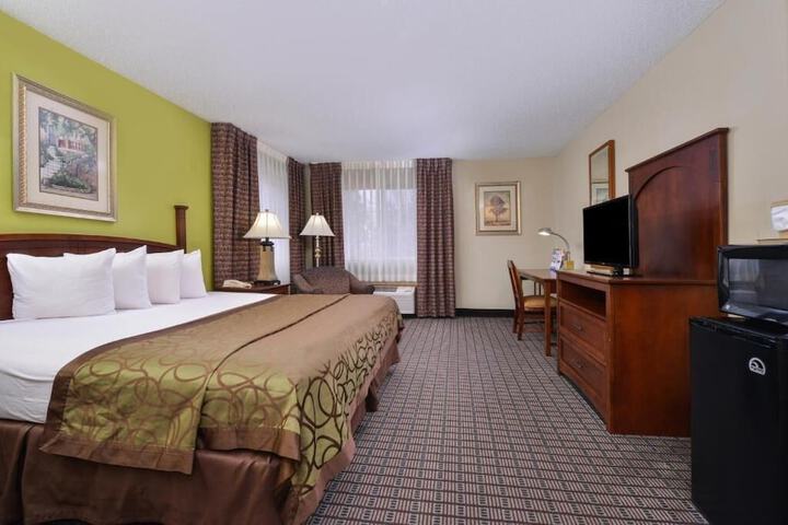 Room 16 of 23